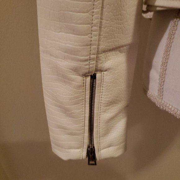 Early Black Friday! Levis Off White Faux Leather Jacket - Medium - Picture 6 of 6